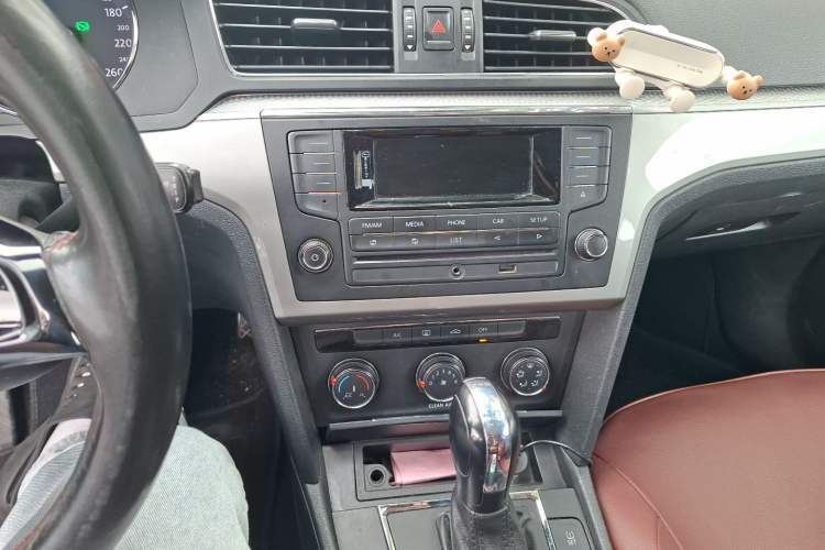 Used Volkswagen Lamando 2015 230TSI DSG Fashion Edition Audio And AC Panel