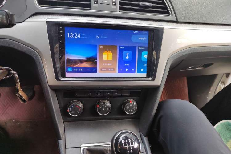 Used Volkswagen Lamando 2015 230TSI Manual Trend Edition Audio And AC Panel