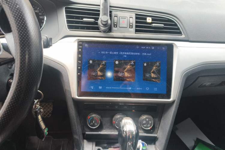 Used Volkswagen Lamando 2015 230TSI DSG Fashion Edition Audio And AC Panel