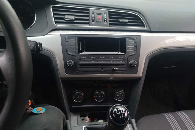 Used Volkswagen Lamando 2015 230TSI Manual Trend Edition Audio And AC Panel