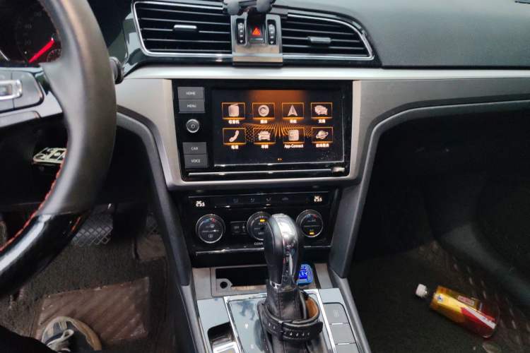 Used Volkswagen Lamando 2015 280TSI DSG Comfort Edition Audio And AC Panel