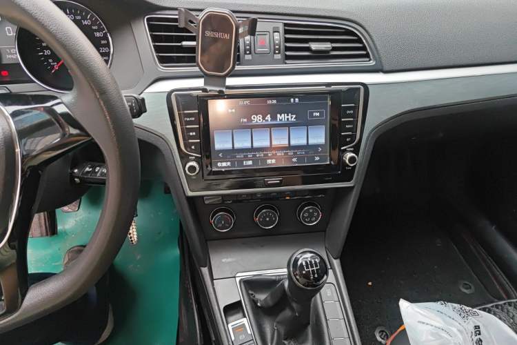 Used Volkswagen Lamando 2015 230TSI Manual Trend Edition Audio And AC Panel