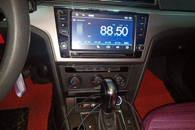 Used Volkswagen Lamando 2015 230TSI DSG Fashion Edition Audio And AC Panel