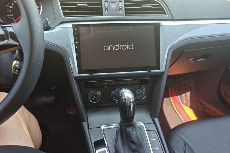 Used Volkswagen Lamando 2015 230TSI DSG Fashion Edition Audio And AC Panel