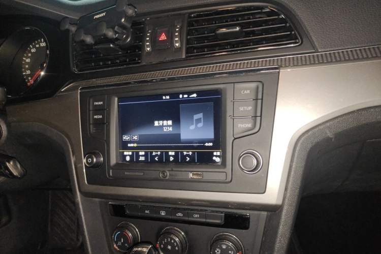 Used Volkswagen Lamando 2015 230TSI DSG Fashion Edition Audio And AC Panel