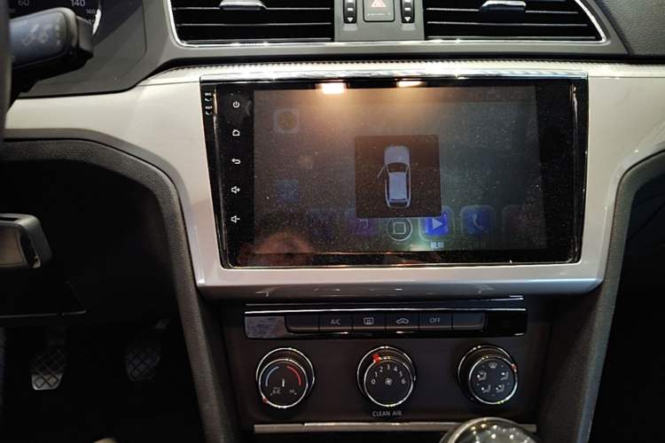Used Volkswagen Lamando 2015 230TSI Manual Trend Edition Audio And AC Panel