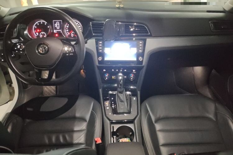 Used Volkswagen Lamando 2015 280TSI DSG Comfort Edition Audio And AC Panel