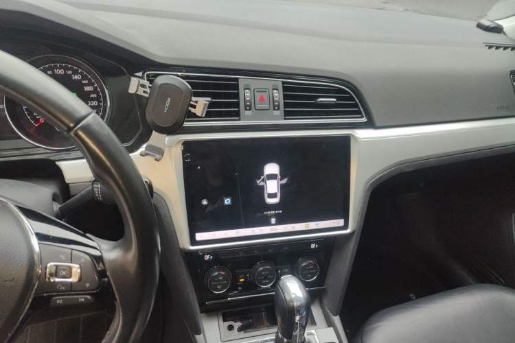 Used Volkswagen Lamando 2015 280TSI DSG Comfort Edition Audio And AC Panel