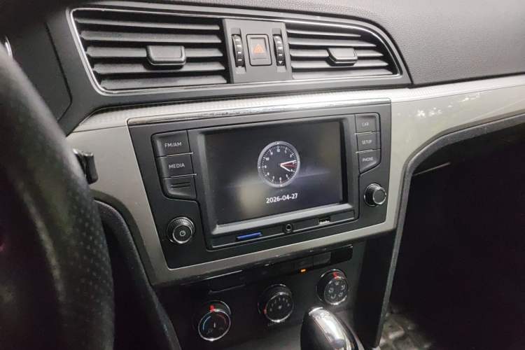 Used Volkswagen Lamando 2015 230TSI DSG Fashion Edition Audio And AC Panel