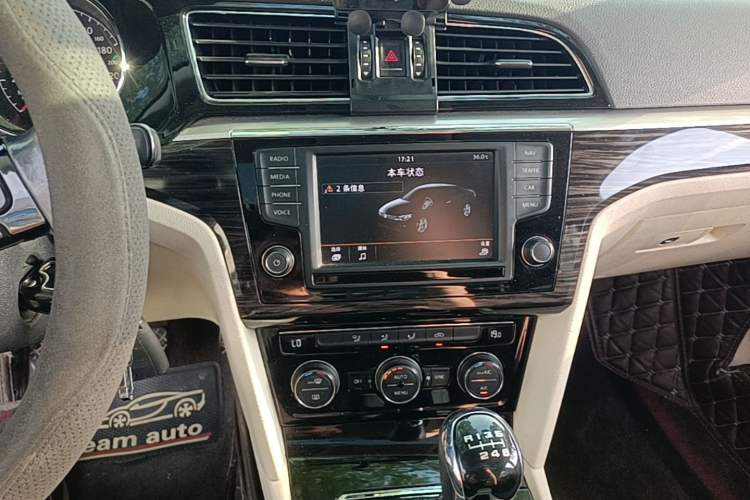 Used Volkswagen Lamando 2015 280TSI Manual Comfort Edition Audio And AC Panel