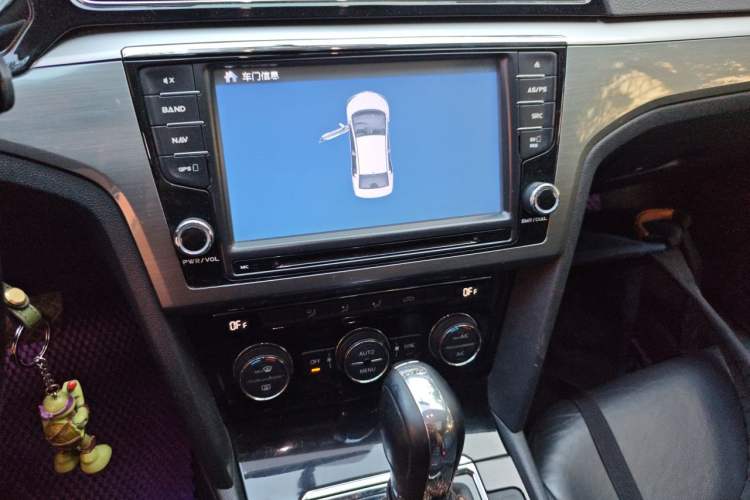 Used Volkswagen Lamando 2015 280TSI DSG Comfort Edition Audio And AC Panel