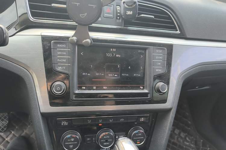 Used Volkswagen Lamando 2015 280TSI DSG Comfort Edition Audio And AC Panel