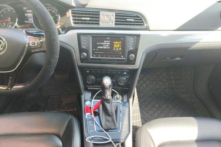 Used Volkswagen Lamando 2015 280TSI DSG Luxury Edition Audio And AC Panel
