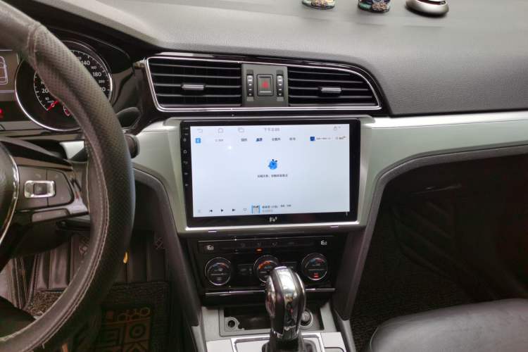 Used Volkswagen Lamando 2015 280TSI DSG Comfort Edition Audio And AC Panel