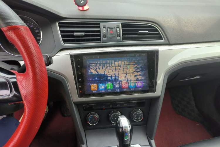 Used Volkswagen Lamando 2015 230TSI DSG Fashion Edition Audio And AC Panel