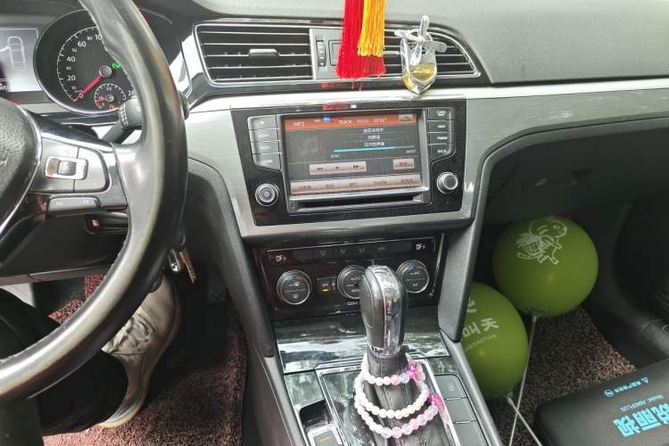 Used Volkswagen Lamando 2015 280TSI DSG Comfort Edition Audio And AC Panel