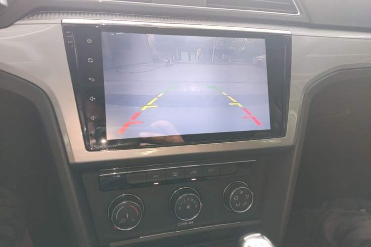 Used Volkswagen Lamando 2015 230TSI DSG Fashion Edition Audio And AC Panel