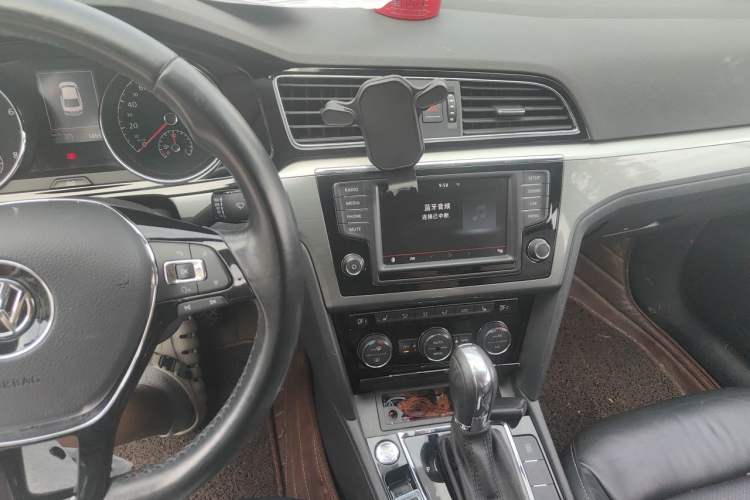 Used Volkswagen Lamando 2015 280TSI DSG Luxury Edition Audio And AC Panel