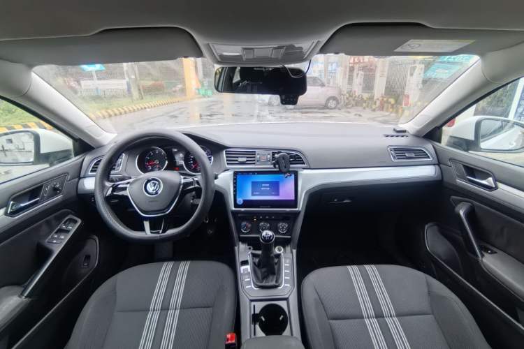 Used Volkswagen Lamando 2015 230TSI Manual Trend Edition Audio And AC Panel