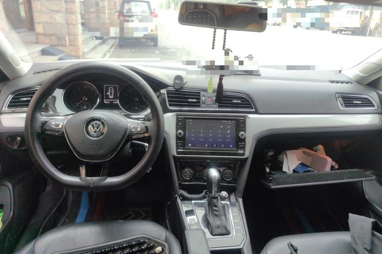 Used Volkswagen Lamando 2015 280TSI DSG Comfort Edition Center Console