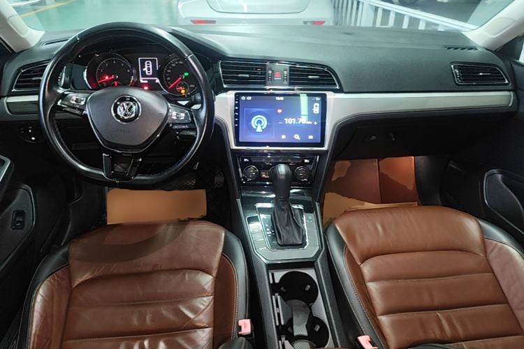 Used Volkswagen Lamando 2015 330TSI DSG Comfort Edition Center Console
