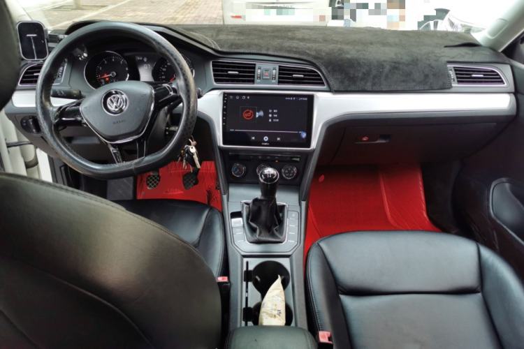 Used Volkswagen Lamando 2015 230TSI Manual Trend Edition Center Console