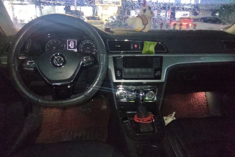 Used Volkswagen Lamando 2015 280TSI DSG Comfort Edition Center Console