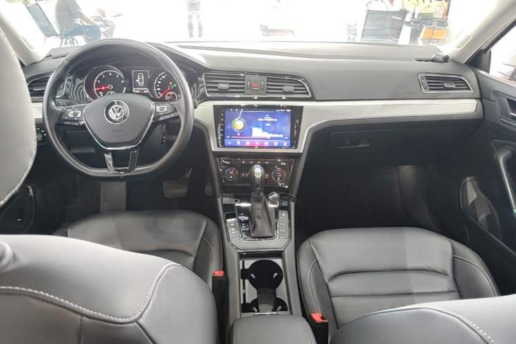 Used Volkswagen Lamando 2015 280TSI DSG Comfort Edition Center Console