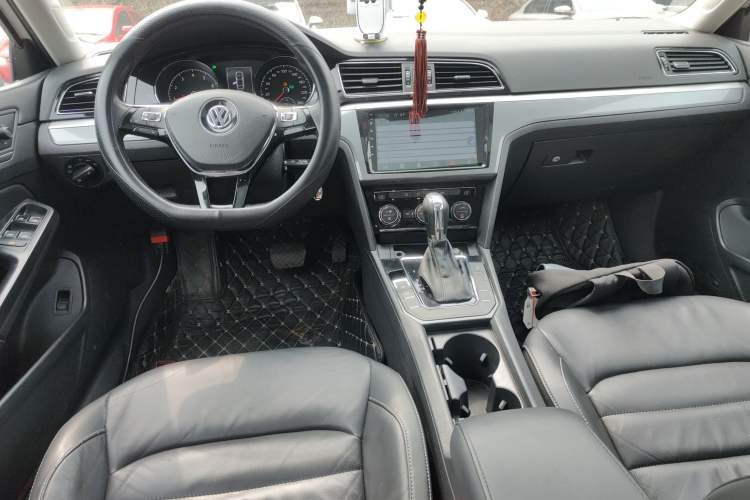 Used Volkswagen Lamando 2015 330TSI DSG Comfort Edition Center Console