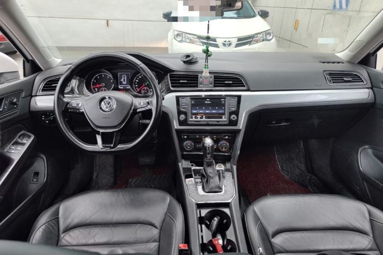 Used Volkswagen Lamando 2015 280TSI DSG Comfort Edition Center Console