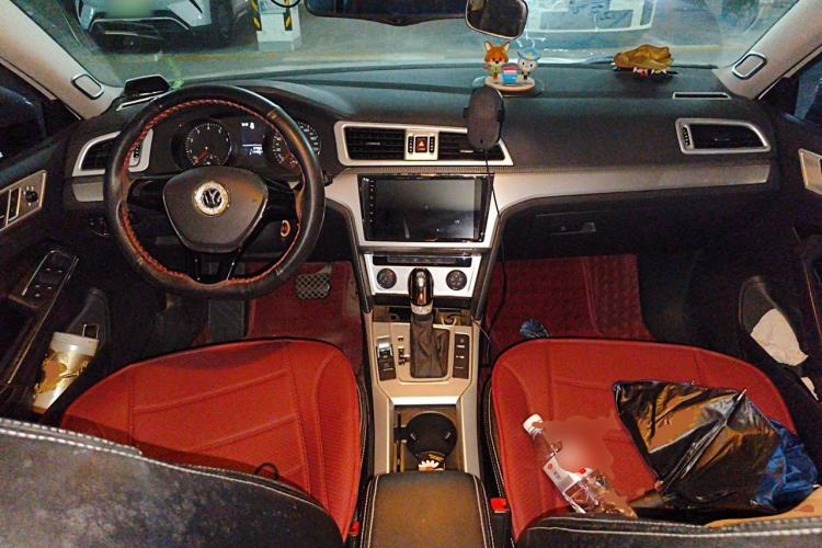 Used Volkswagen Lamando 2015 230TSI DSG Fashion Edition Center Console