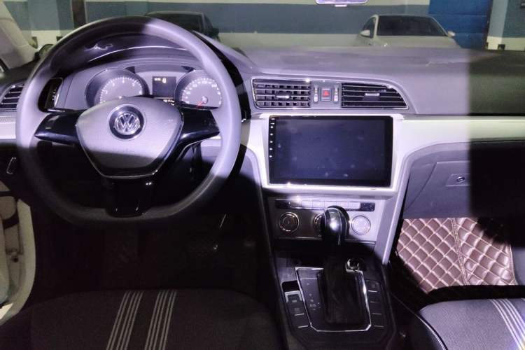 Used Volkswagen Lamando 2015 230TSI DSG Fashion Edition Center Console