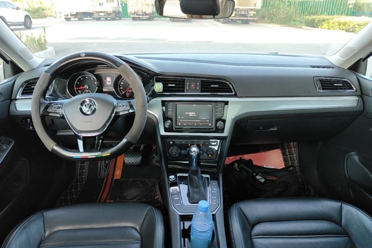 Used Volkswagen Lamando 2015 330TSI DSG Luxury Edition Center Console