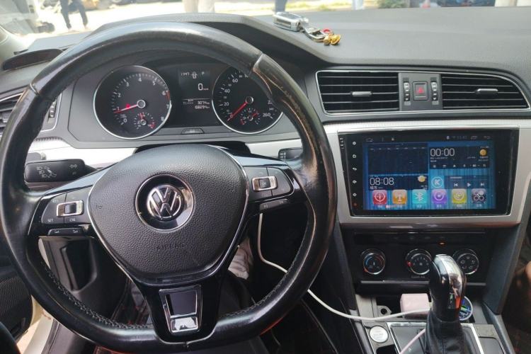 Used Volkswagen Lamando 2015 230TSI DSG Fashion Edition Center Console