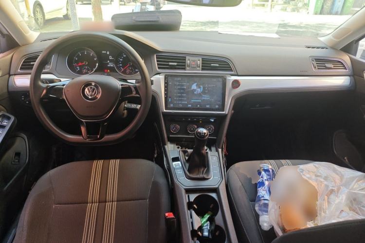 Used Volkswagen Lamando 2015 230TSI Manual Trend Edition Center Console