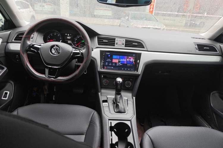 Used Volkswagen Lamando 2015 230TSI DSG Fashion Edition Center Console