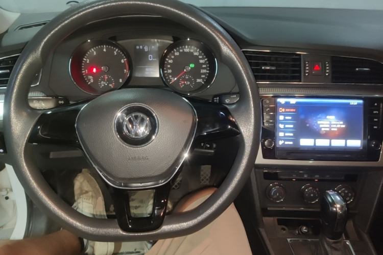 Used Volkswagen Lamando 2015 230TSI DSG Fashion Edition Center Console