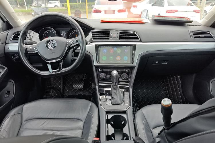 Used Volkswagen Lamando 2015 280TSI DSG Comfort Edition Center Console