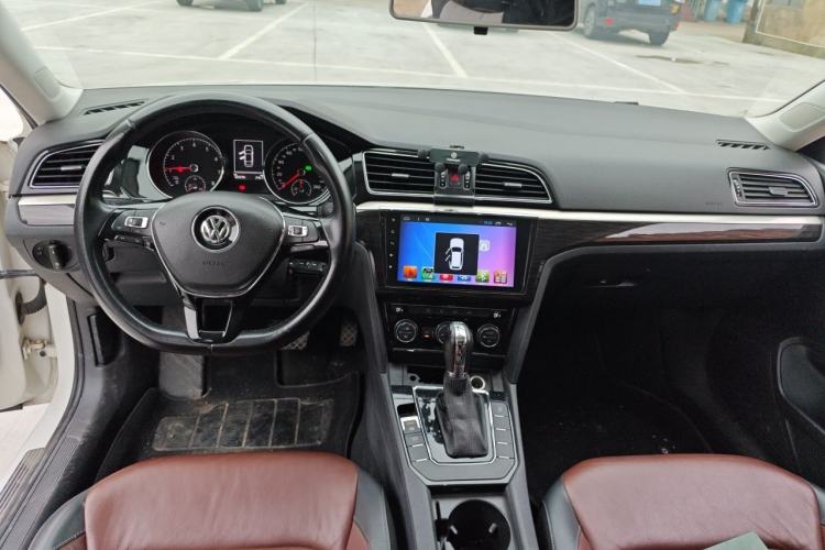Used Volkswagen Lamando 2015 330TSI DSG Comfort Edition Center Console