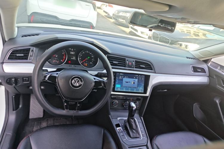 Used Volkswagen Lamando 2015 230TSI DSG Fashion Edition Center Console