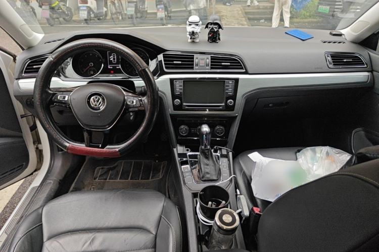Used Volkswagen Lamando 2015 330TSI DSG Comfort Edition Center Console