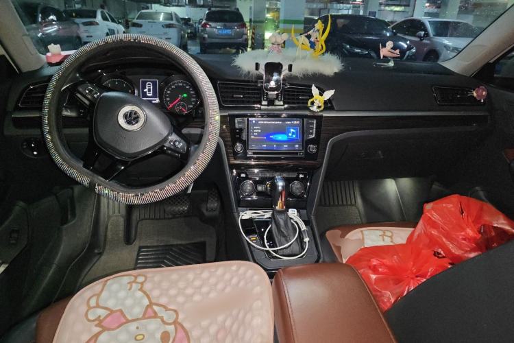 Used Volkswagen Lamando 2015 280TSI DSG Comfort Edition Center Console