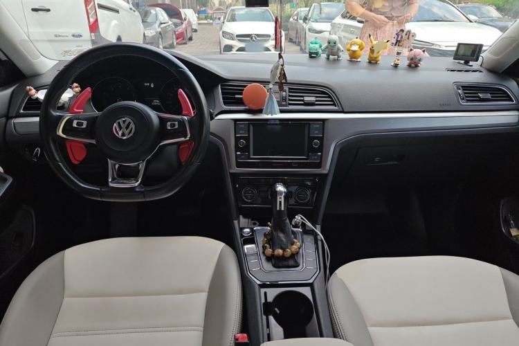 Used Volkswagen Lamando 2015 230TSI DSG Fashion Edition Center Console