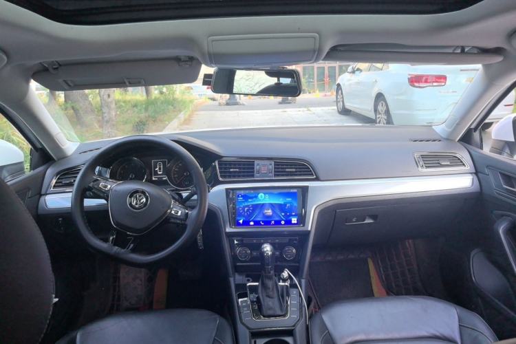 Used Volkswagen Lamando 2015 280TSI DSG Comfort Edition Center Console