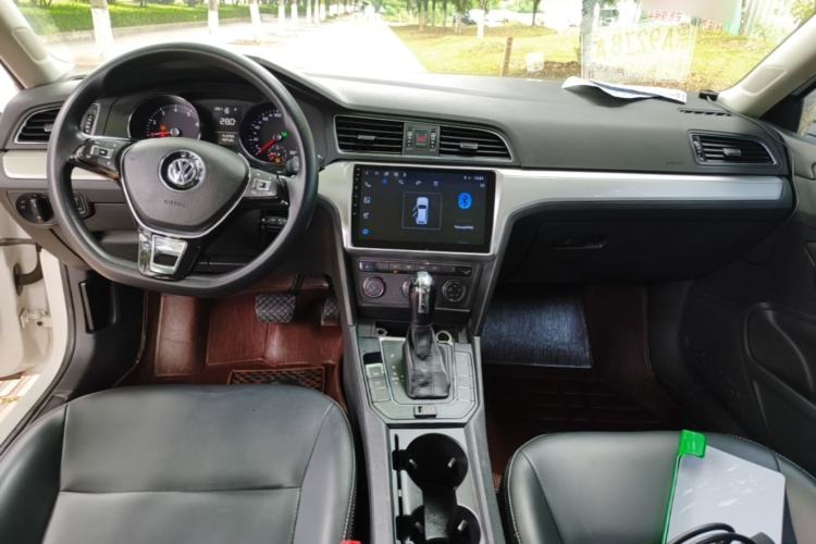 Used Volkswagen Lamando 2015 230TSI DSG Fashion Edition Center Console