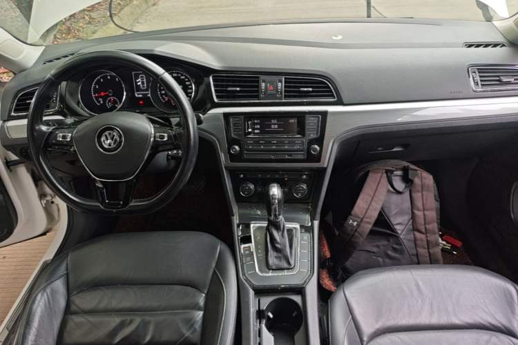 Used Volkswagen Lamando 2015 280TSI DSG Comfort Edition Center Console