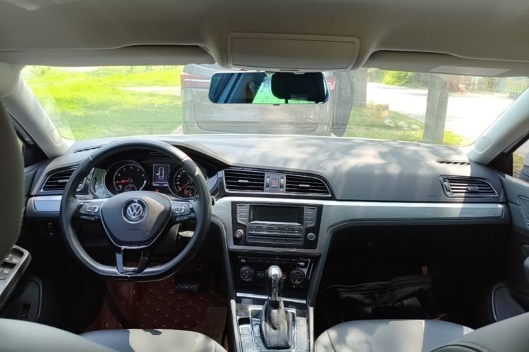 Used Volkswagen Lamando 2015 330TSI DSG Comfort Edition Center Console