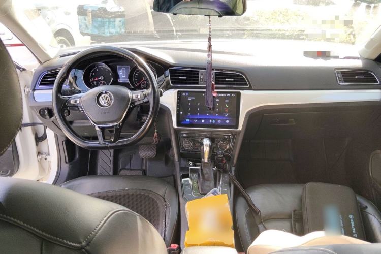 Used Volkswagen Lamando 2015 280TSI DSG Comfort Edition Center Console