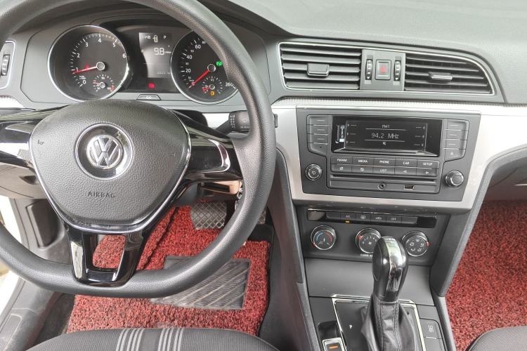 Used Volkswagen Lamando 2015 230TSI DSG Fashion Edition Center Console