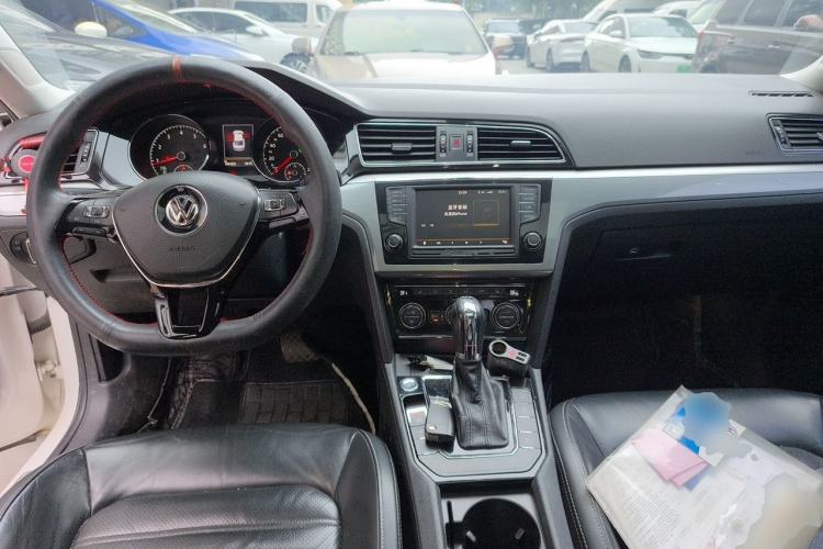 Used Volkswagen Lamando 2015 280TSI DSG Luxury Edition Center Console